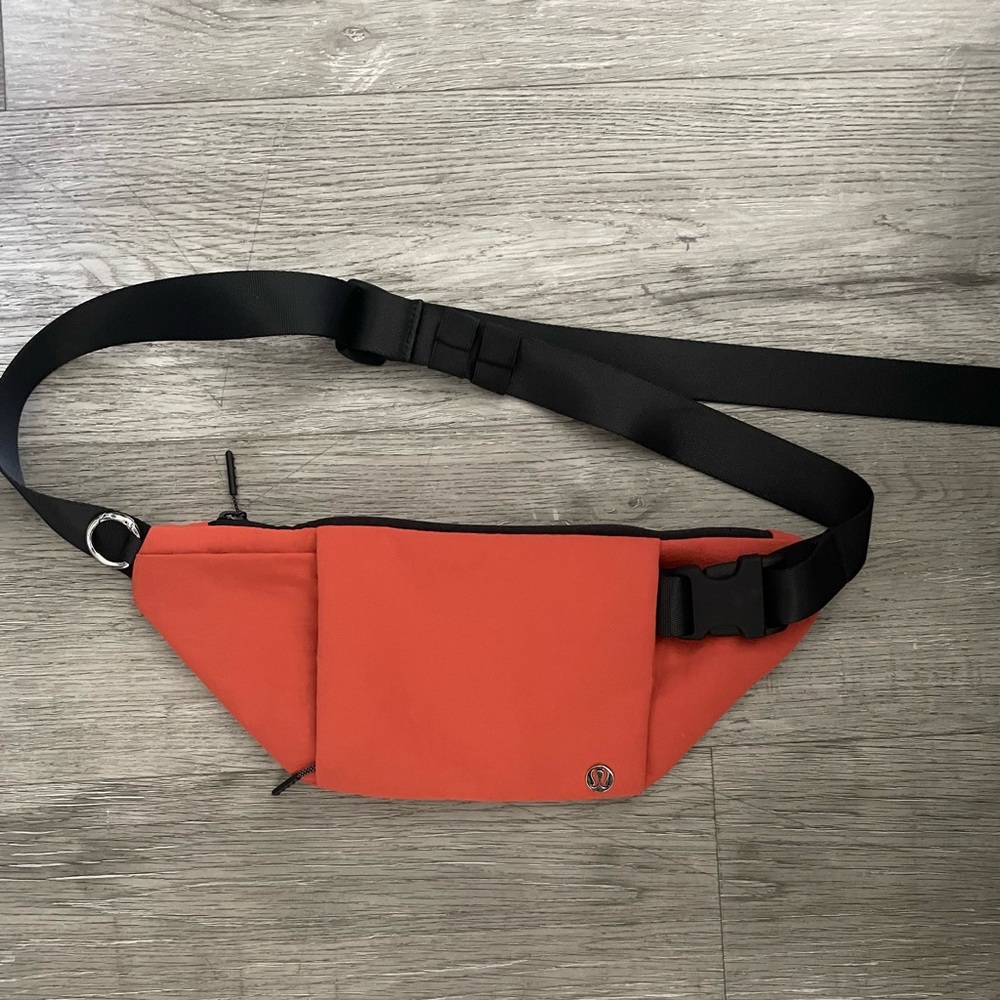 Lululemon fanny pack